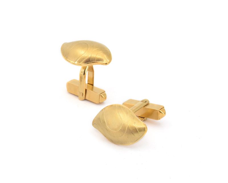 Gold Pebble Cufflinks C06