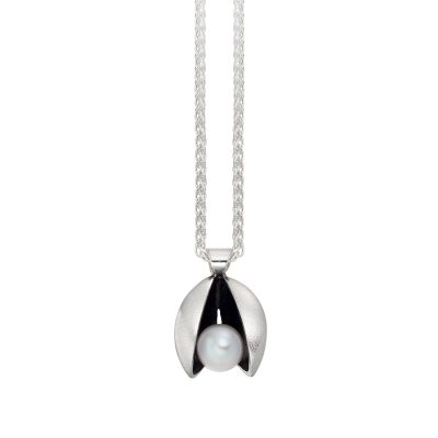 Grey Pearl and Silver Clam Pendant P08