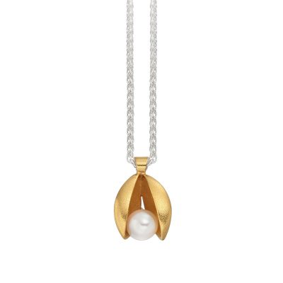 White Pearl and Gold Clam Pendant P09