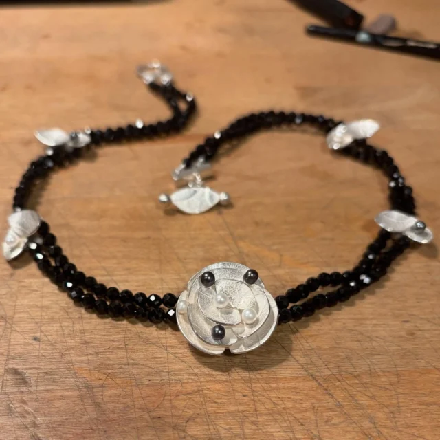New work on the bench today, black spinel fine silver and freshwater pearl necklace. 

#blackspinel #spinel #freshwaterpearls #necklacedesign #necklaces #whitepearls #peacockblue #pearlnecklace #onofakind #finesilver
