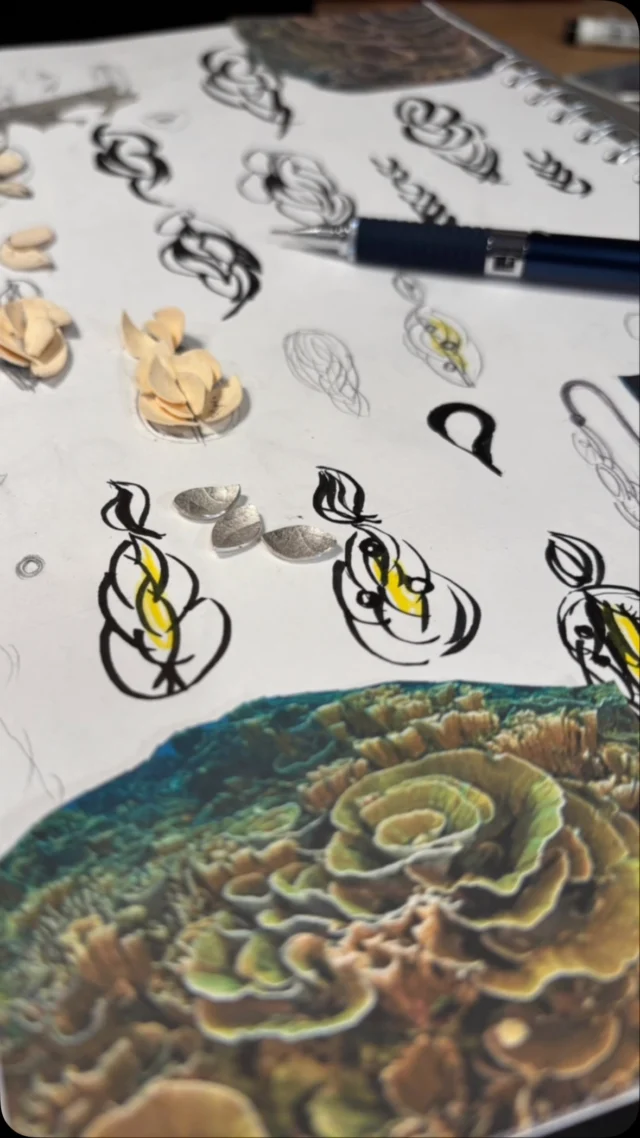 New work on the bench, pushing around ideas and shapes….
#designinspo #coralreef #sketches #maquette #jewellerydesign #papermodel #madebyhand #brainstormingsession #workinprogress #newcollection