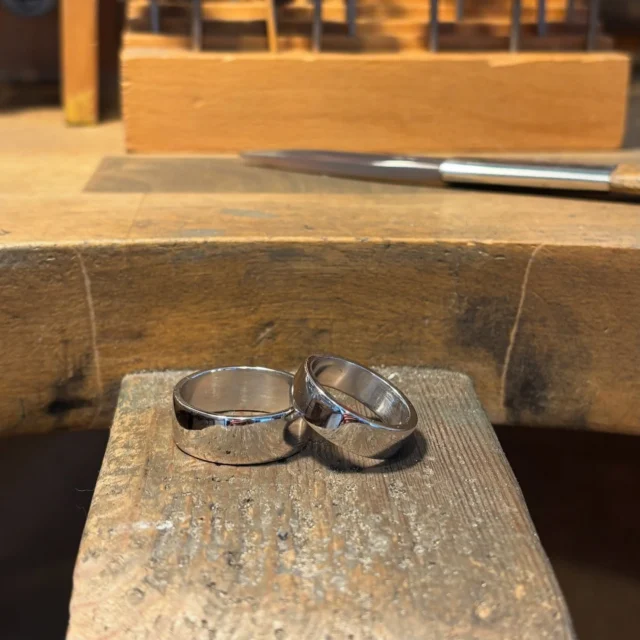 White gold wedding bands made many years ago for a lovely couple back for a repolish and a little tlc. 🥰I never polish out all the marks as I think a wedding band should imprint the passage of time together. 
 
#weddingbands #weddingrings #whitegold #truelove #weddingjewellery #whitegoldring #madetomeasure #handmade #madebyhand #madeinlondon